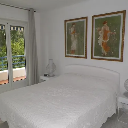 Superior On First Floor With Sea View Apartmán Antibes