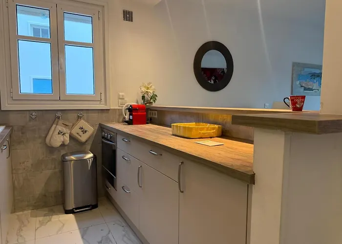 Superior On First Floor With Sea View * Antibes