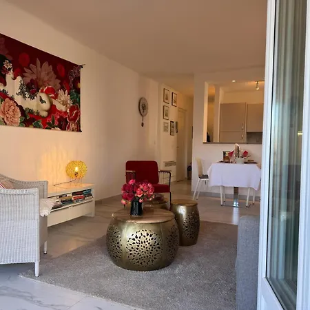 Daire Superior On First Floor With Sea View Antibes