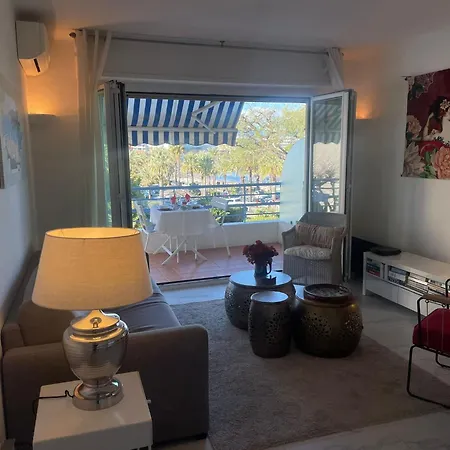 Superior On First Floor With Sea View Αντίμπ