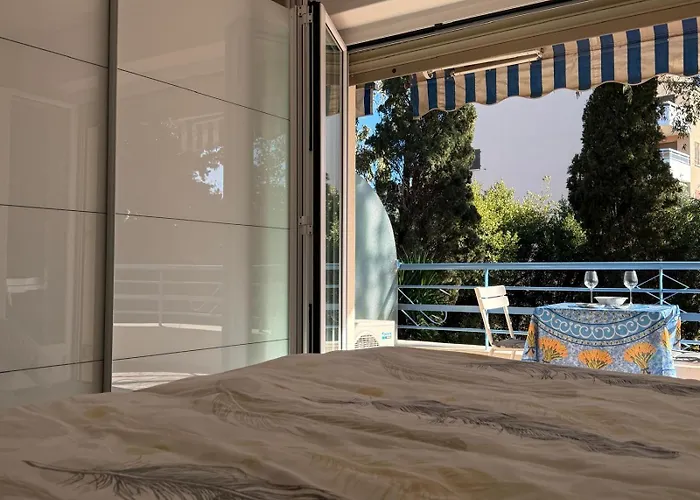 Daire Superior On First Floor With Sea View Antibes